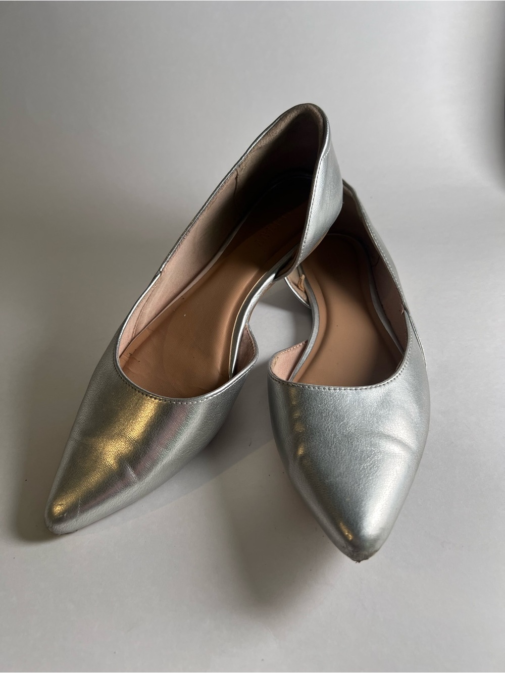 Women’s Pointed Toe Ballet Flats in Silver Size 8